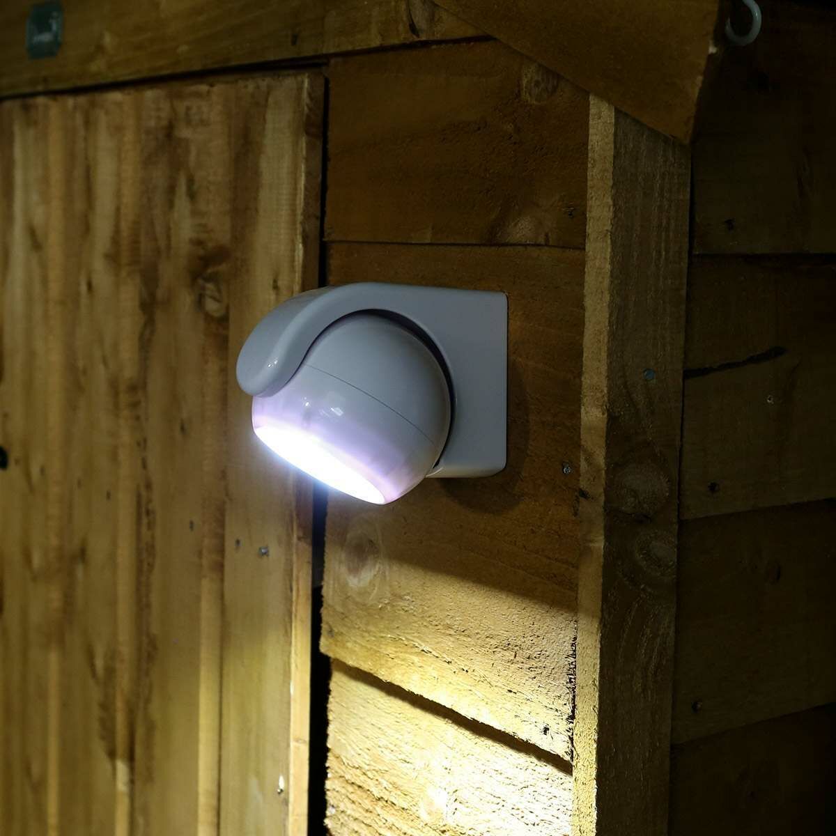 Outdoor Battery Operated Security Light with PIR Sensor