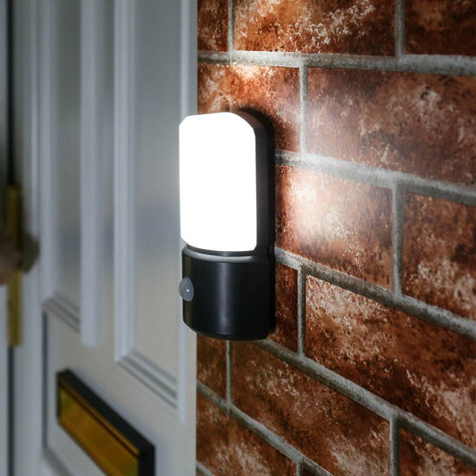 Outdoor Battery Security Wall Light with PIR, White LEDs