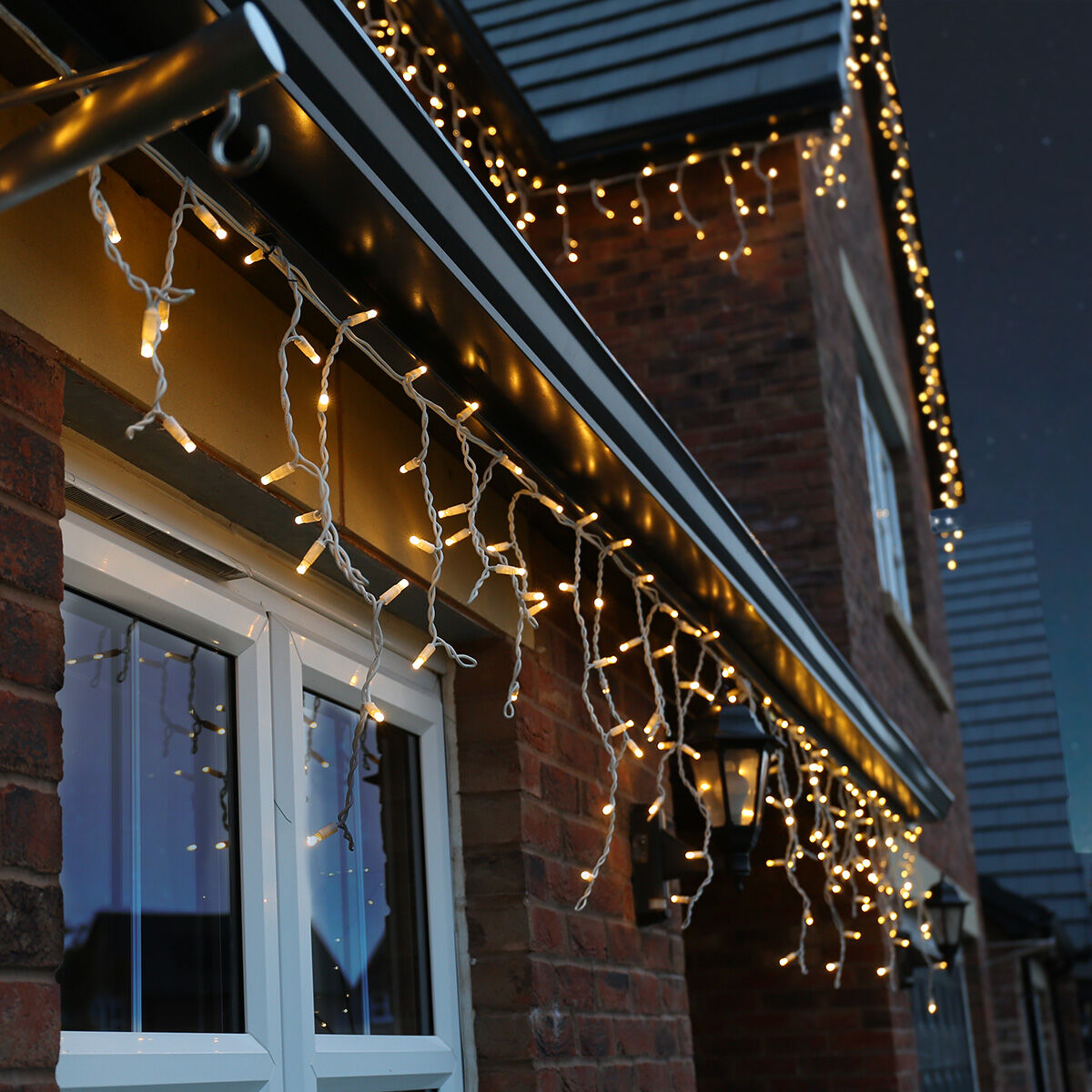 ConnectPro Icicle Lights, Flash Bulb LEDs, Connectable, White Rubber Cable