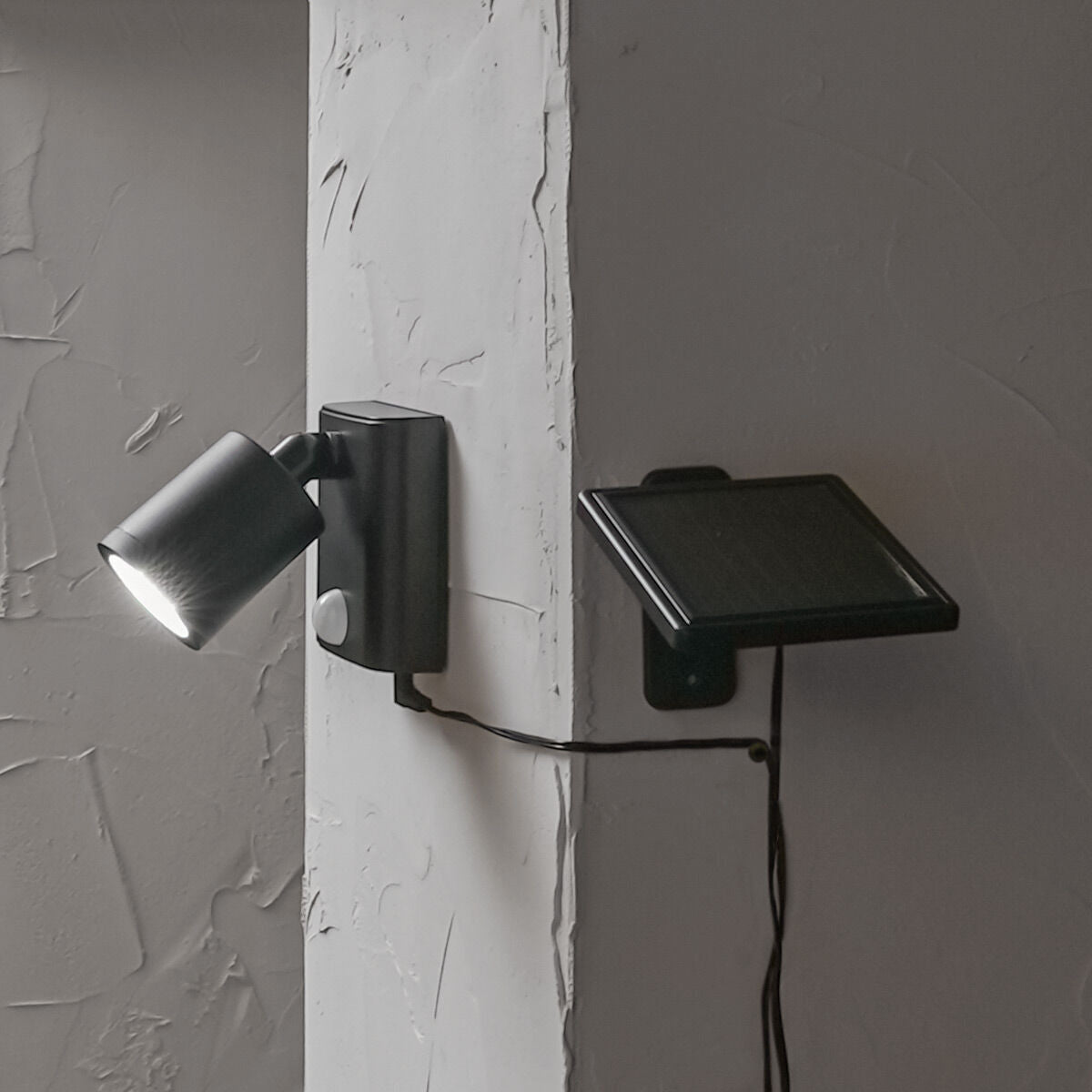 Solar Security Wall Light with PIR Sensor