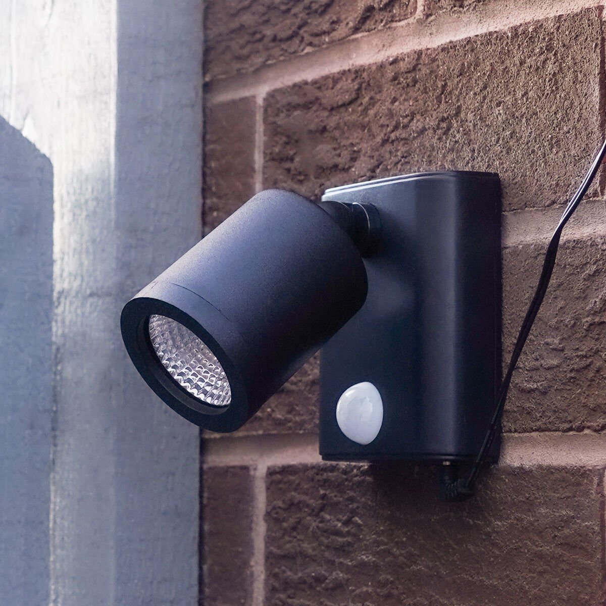 Solar Security Wall Light with PIR Sensor