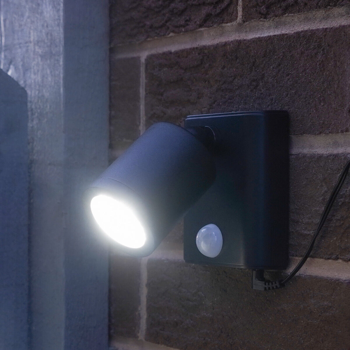 Solar Security Wall Light with PIR Sensor